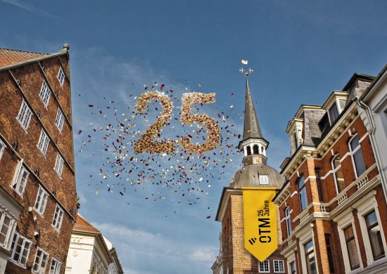 Der Lappan mit einer Banderole und Jubiläumslogo sowie die Zahl 25 aus Konfetti. Der Lappan mit einer Banderole und Jubiläumslogo sowie die Zahl 25 aus Konfetti.