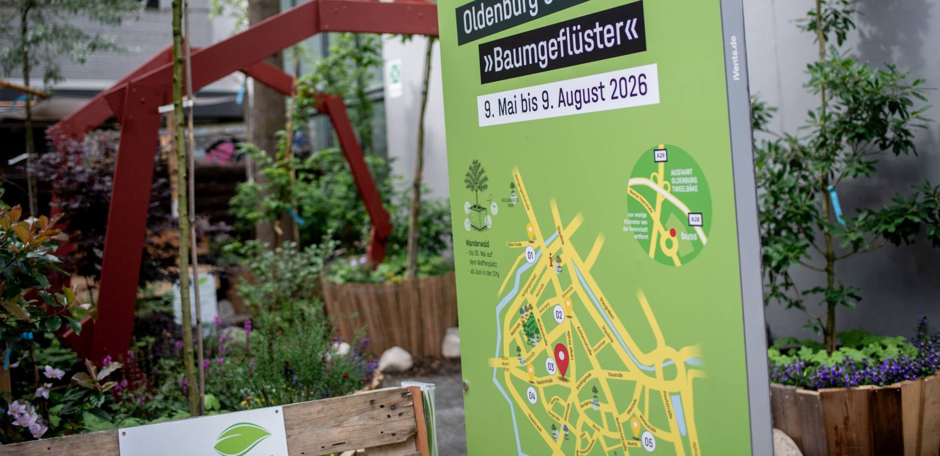 Stadtgarten und Infotafel mit Datum und Standorte der G&auml;rten.