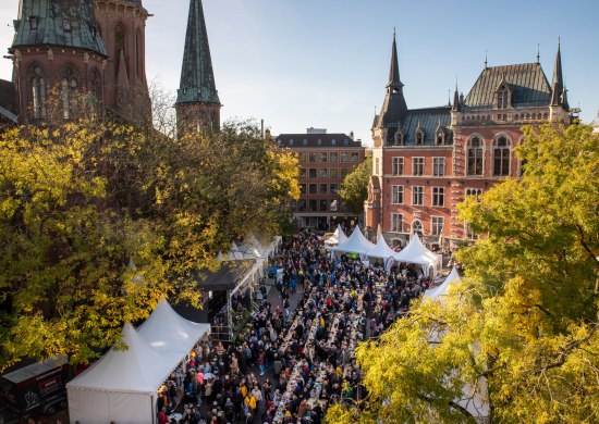 Luftblick auf den Rathausmarkt Oldenburg und die Veranstaltung "Hallo Grünkohl".
 Luftblick auf den Rathausmarkt Oldenburg und die Veranstaltung