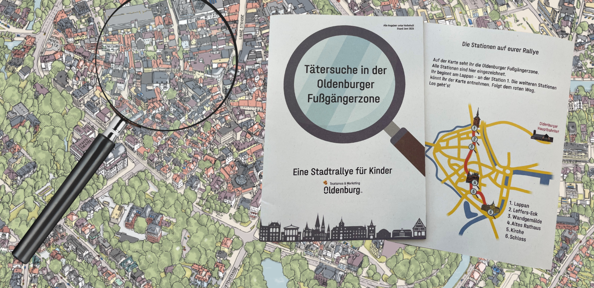 Vorder- und R&uuml;ckseite des Rallyeheftes auf einem Stadtplan mit einer Lupe.