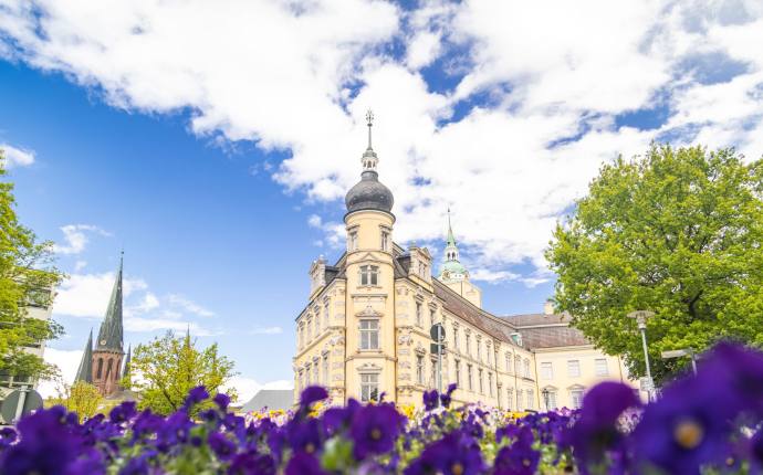 oldenburg_schloss_aussen_fruehling_quer