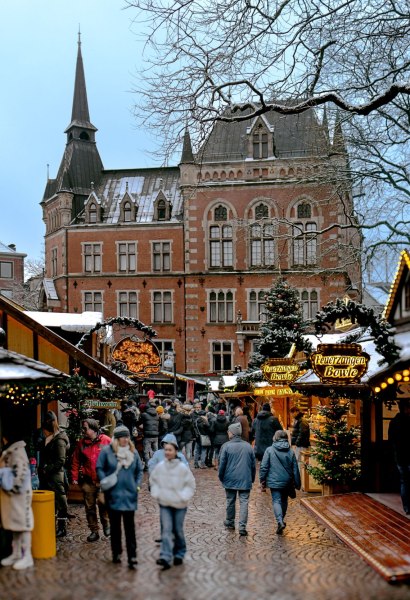 Ausschnitt des Lamberti-Marktes auf dem Rathausmarkt mit dem alten Rathaus im Hintergrund.  Ausschnitt des Lamberti-Marktes auf dem Rathausmarkt mit dem alten Rathaus im Hintergrund.