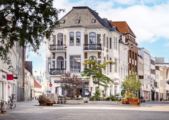 Blick auf das Lefferseck mit Oldenburg Stadtgarten, die Lange Straße und die Achternstraße. 