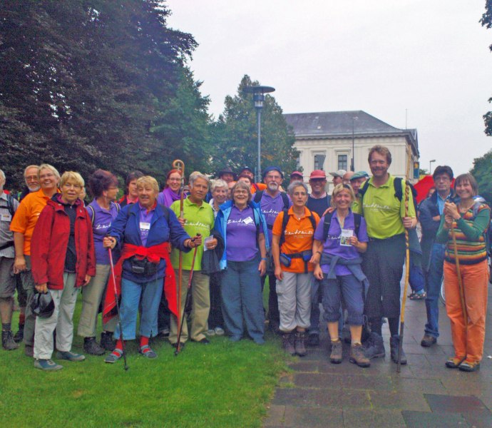 Eine Gruppe pilgerte zum Auftakt der 900-Jahr-Feier den historischen Weg von Bad Iburg nach Oldenburg und kam pünktlich zur Eröffnung in Oldenburg an. 
