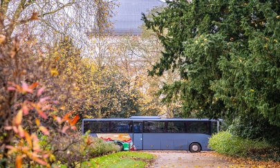 Bus am Cäcilienplatz in Oldenburg. Bus am Cäcilienplatz in Oldenburg.