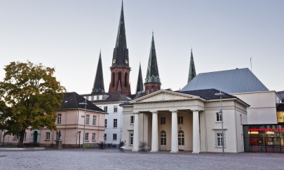 Schlossplatz mit Schlosswache
