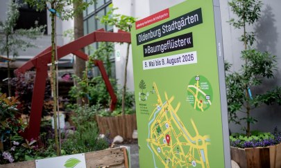 Stadtgarten und Infotafel mit Datum und Standorte der Gärten. Stadtgarten und Infotafel mit Datum und Standorte der Gärten.