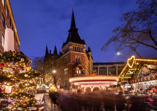 Weihnachtsmarkt Rathaus (Lizenzfrei)