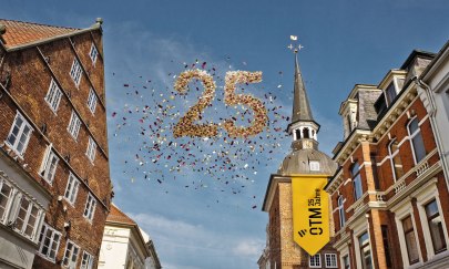 Der Lappan mit einer Banderole, dem Jubiläumslogo und der Zahl 25 aus Konfetti. Der Lappan mit einer Banderole, dem Jubiläumslogo und der Zahl 25 aus Konfetti.