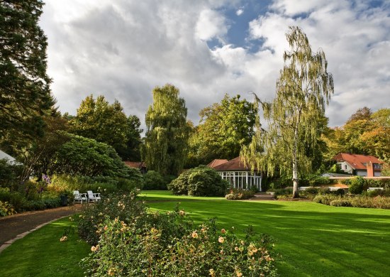 Blick in den Rosengarten im Schlossgarten Oldenburg.