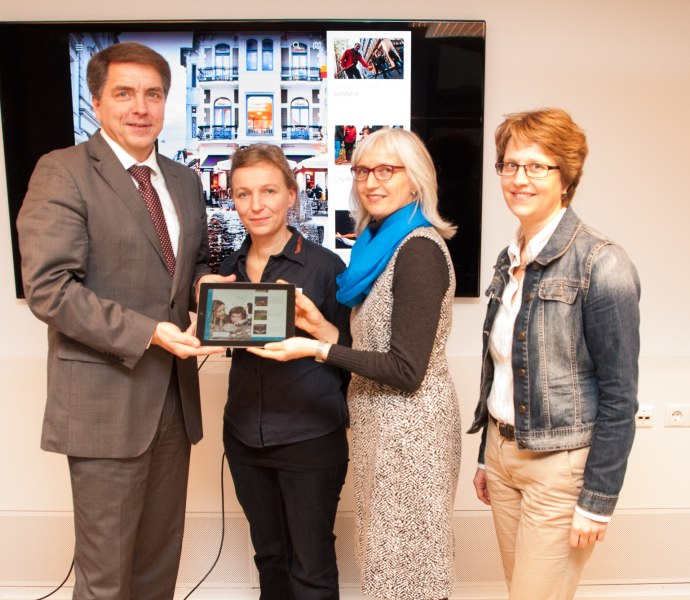 Die Oldenburg App wurde im Rahmen eines Pressetermin erstmal vorgestellt. Das übernahmen Oberbürgermeister Jürgen Krogmann, OTM-Geschäftsführerin Silke Fennemann und die OTM-Mitarbeiterinnen Iris Welzel und Mareen Römer.