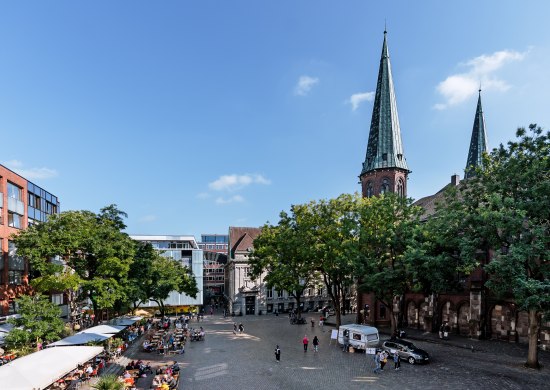 Blick von oben auf dem Oldenburger Rathausmarktplatz. 