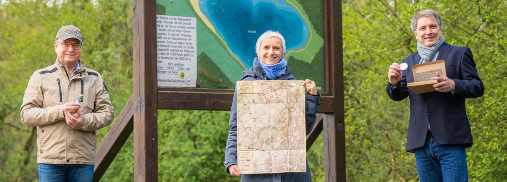 von links: J&ouml;rg Bensberg (2021 hauptamtlicher Landrat des Landkreises Ammerland), Silke Fennemann und Oberb&uuml;rgermeister J&uuml;rgen Krogmann.