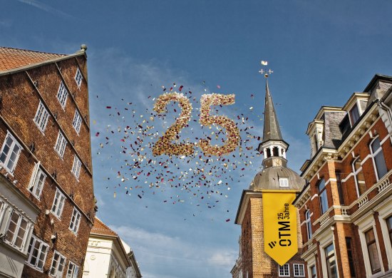 Der Lappan mit einer Banderole, dem Jubil&auml;umslogo und der Zahl 25 aus Konfetti. 