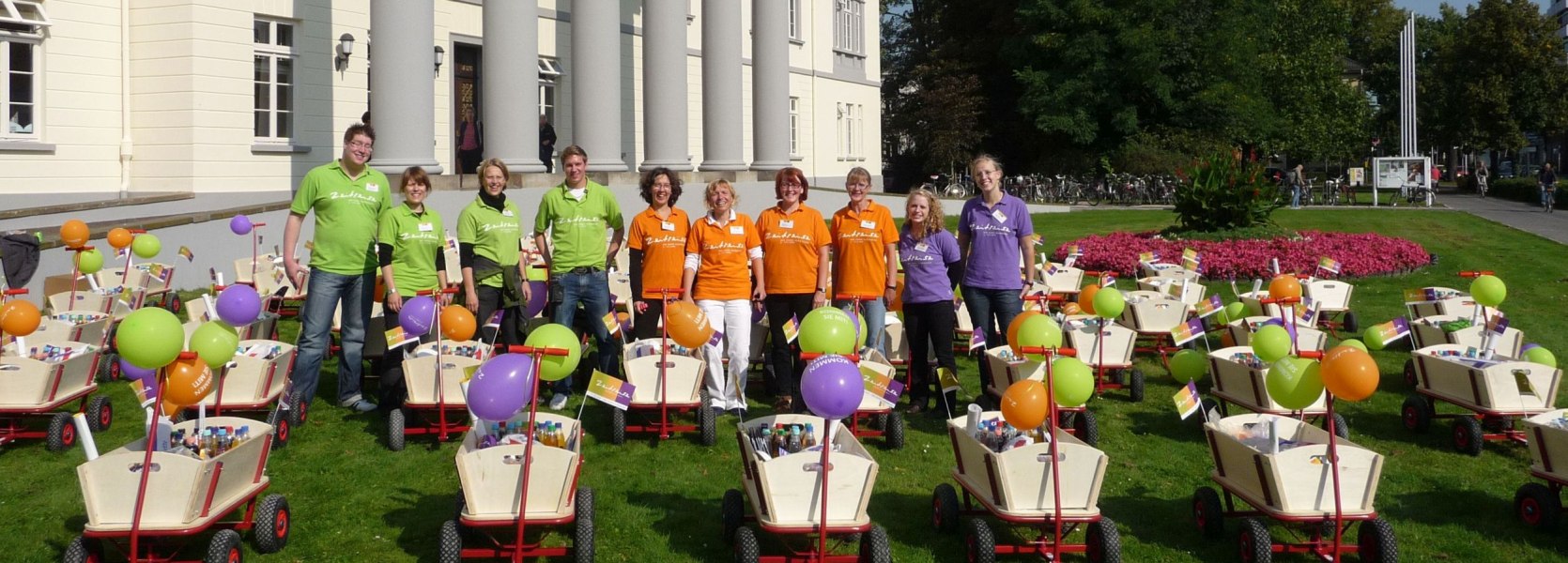 Zur 900-Jahr-Feier wurden Bollerwagen f&uuml;r B&uuml;rgerpartys zur Abholung vor dem Kulturzentrum PFL zu Verf&uuml;gung gestellt. 